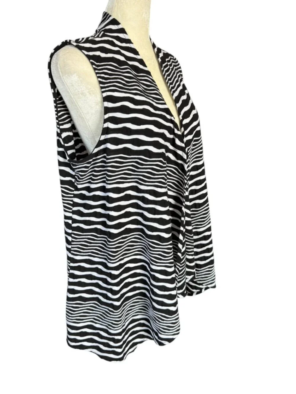Easywear by Chico's 1 women's black and white waterfall stripes cardigan vest